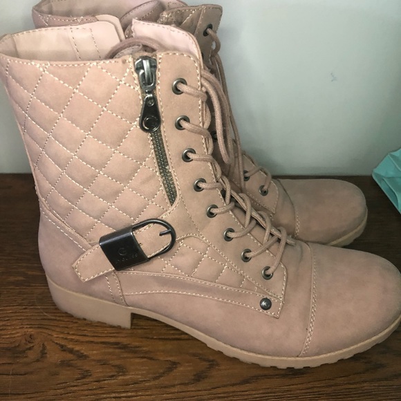 Like new Guess dusty rose combat boots size 8.5 - Picture 4 of 5